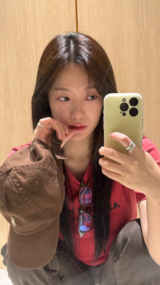 nalnaris's tweet photo. [📸] 260218 Story update

“👓🧢”

https://t.co/zRGTqIu7L8 https://t.co/tiSJIF7Bzc