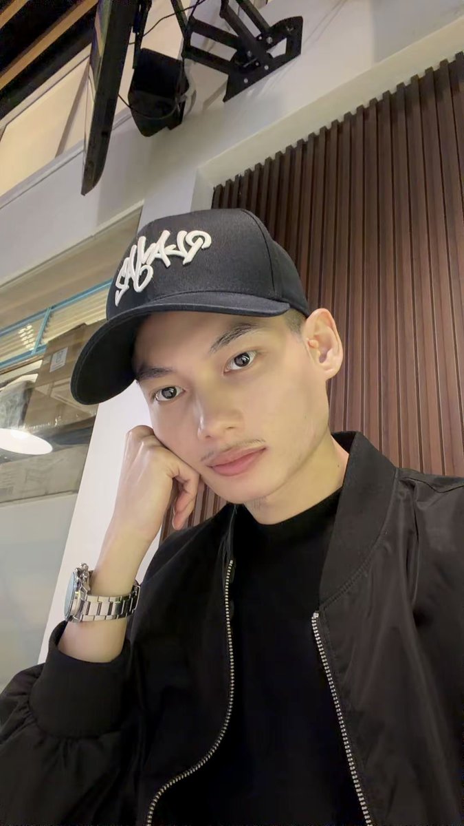 ariff_azly's tweet photo. “Bila client lambat sampai appointment, macam biasa kita mesti kena update selfie dekat client inform dah sampai hahaha. https://t.co/STvwH0SudW