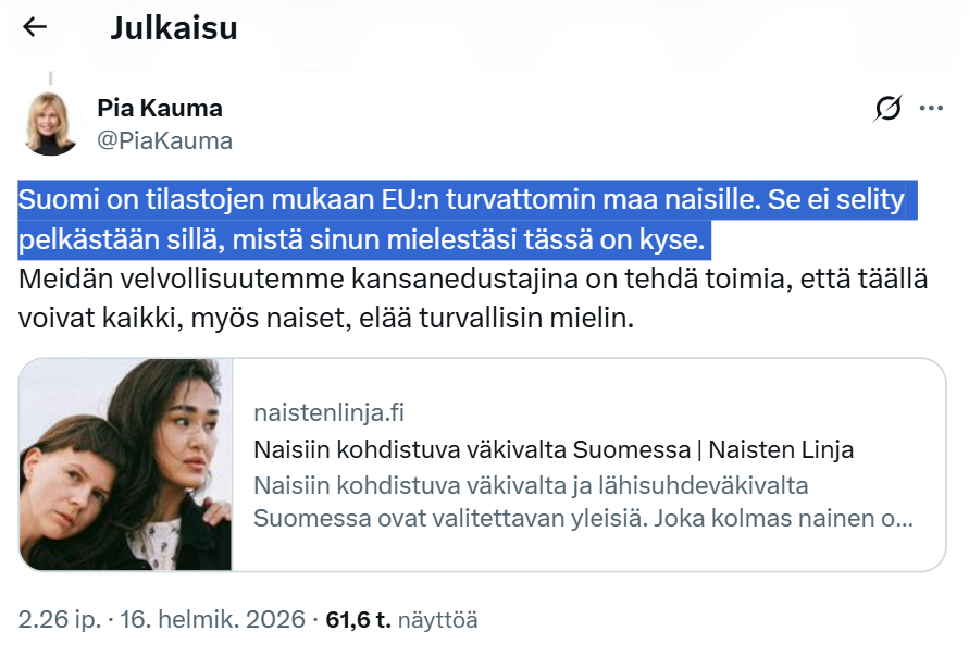 kommentaaritili's tweet photo. Miksi kansanedustaja Pia Kauman asenne ja retoriikka pöyristyttää monia, etenkin miehiä?

Kuvitellaan koulu, jossa järjestys on toiminut pitkään. Sitten koulun johtokunta tekee suuren päätöksen: koulun portit poistetaan ja sisään otetaan suuri määrä uusia oppilaita ilman taustaselvityksiä. Koulun rehtori ei ole sivustakatsoja, vaan hän on itse äänestänyt muutoksen puolesta. 

Pian käytävillä alkaa kuitenkin tapahtua. Tyttöoppilaat alkavat pelätä, sillä häirintä ja ahdistelu lisääntyvät rajusti. Koulukuraattorin ja poliisin raportti on karu: kaikki vakavat häiriöt ovat pienen, uuden oppilasryhmän tekemiä. Koulua vuosia käyneet vanhat, kiltit pojat eivät ole syyllistyneet tekoihin.

Tytöt joutuvat suojautumaan itse ja perustavat välitunneille suljetun ”turvahuoneen”, jonka nimeksi annetaan Club Wowo, jonne pojilla ei ole mitään asiaa. Ei edes niillä kilteillä pojilla.

Tämä hiertää vanhoja, kilttejä poikia, sillä rehtori on aiemmin haukkunut poikien omaa Suomiklubia tunkkaiseksi ja vaatinut sen avaamista tytöille. Nyt sama rehtori kuitenkin juhlii tyttöjen suljettua tilaa voimaantumisena.

Närkästyneet pojat marssivat rehtorin kansliaan. Heitä hiertää rehtorin kaksinaismoralismi: miksi poikien klubia on katsottu vuosia kieroon, mutta tyttöjen suljettua ovea juhlitaan? Lisäksi he muistuttavat, että koulun käytävät ovat nykyään turvattomia kaikille, myös heille. ”Miksi te syyllistätte meitä, vaikka vika on tuossa sisään päästämässänne porukassa? Me emme ole se uhka, vaan mekin joudumme kärsimään teidän päätöksestänne”, pojat tivaavat.

Mitä tekee rehtori? Myöntääkö hän, että ”Minä äänestin väärin, minä toin ongelman kouluun”? Ei. Rehtori kutsuu koko koulun liikuntasaliin. Hän komentaa riviin kaikki miespuoliset oppilaat – myös ne sadat pojat, joiden käytös on ollut moitteetonta.

Rehtori ottaa mikrofonin ja lausuu kaikille pojille: ”Te valitatte syrjinnästä, mutta teidän pitäisi katsoa peiliin. Tilastojen mukaan tämä koulu on tytöille koko alueen vaarallisin paikka. Ja se ei johdu vain siitä, mitä te luulette. Kyse on laajemmasta väkivallan kulttuurista, jota te edustatte. Se, että te edes väitätte vastaan ja kiellätte ongelman, on vain yksi todiste lisää siitä, miksi tytöt tarvitsevat suojelua teiltä. Hyvät pojat, te ette voi tietää, millaisia uhkia tytöt kohtaavat!”
