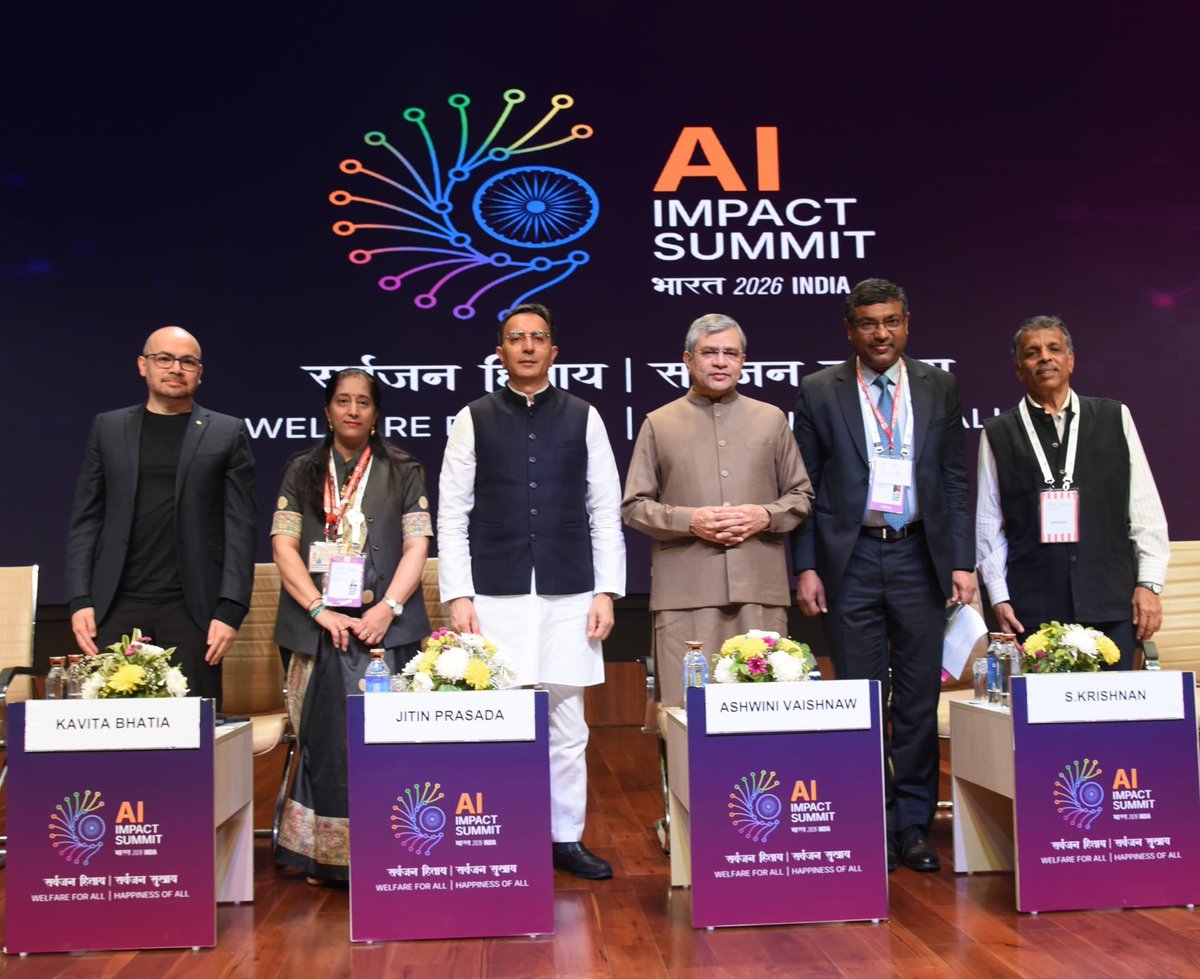 DDIndialive's tweet photo. #IndiaAIImpactSummit2026 | IndiaAI and Intel India set a World Record for the most pledges in 24 hours for an #AIResponsibility campaign.
Over 2.5 lakh students joined the movement.
Union Minister @AshwiniVaishnaw says the achievement reflects PM @narendramodi’s vision.
#AIImpactSummit #AISummit
@GoI_MeitY @OfficialINDIAai @MIB_India @DrLMurugan @JitinPrasada