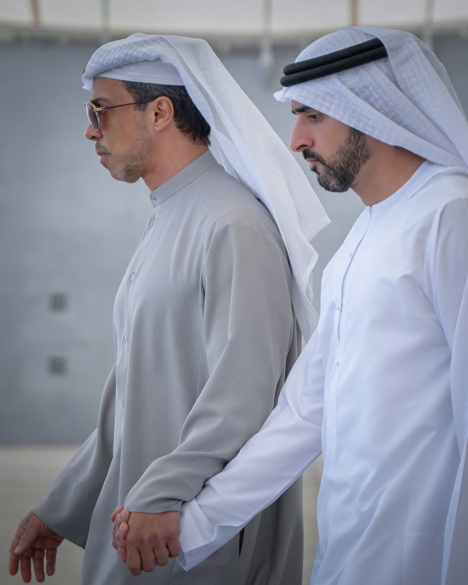 انـا نصّي من المكـتوم.. ونصّي الـثاني نهيّـان
سـميّ اكــرام قـوم ٍ يفـخـر المجـد بمراتبهـا