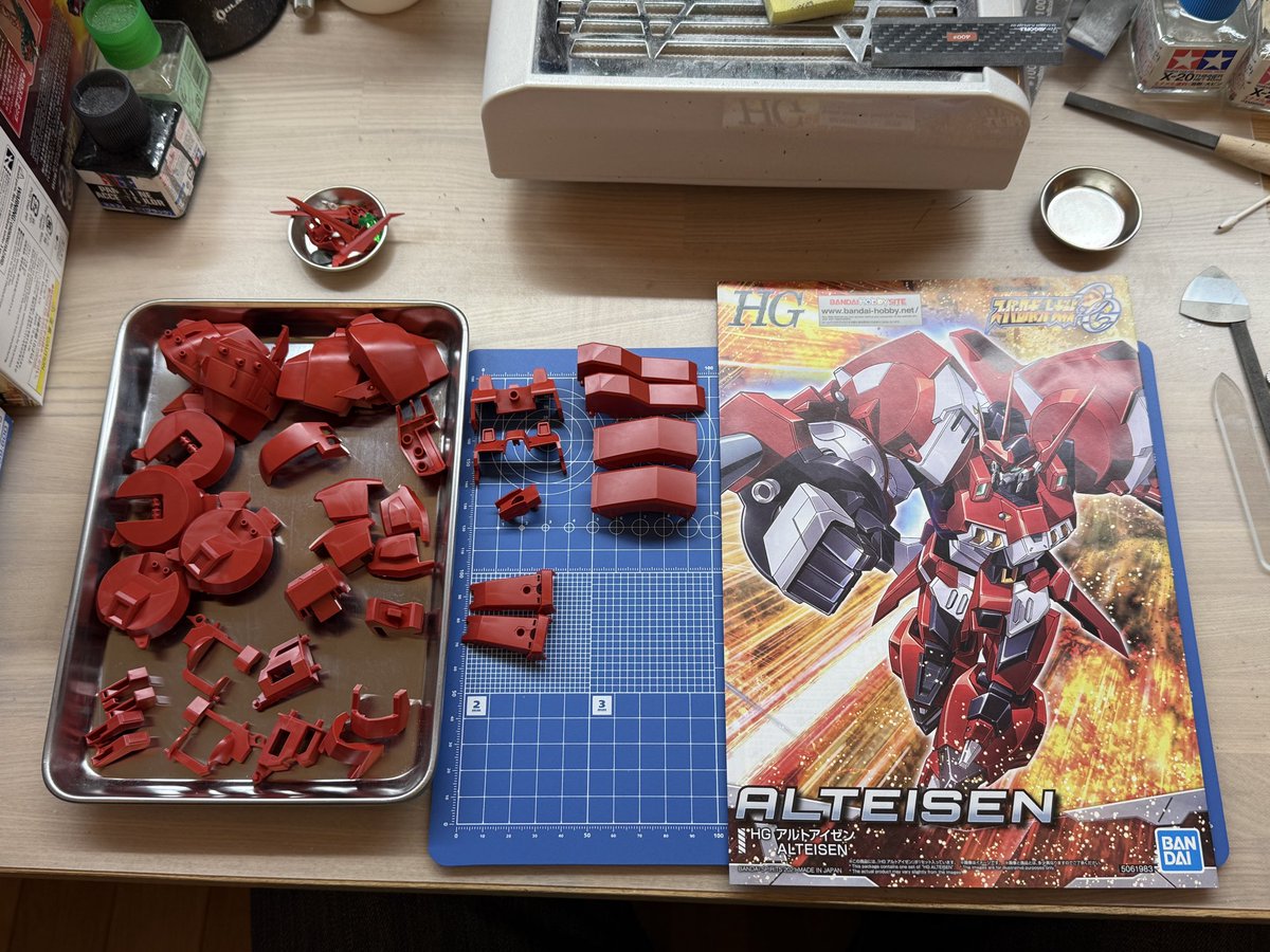 HGアルトアイゼン 始めました この胸部装甲2つ合わせて段差を消すため