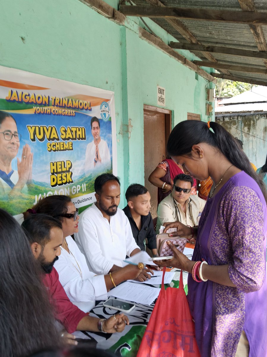 AITCakashH's tweet image. 🔥 Yuva Sathi Help Desk Camp at Jaigaon II Anchal by TMYC.
Helping youth with registration &amp;amp; benefits of Banglar Yuva Sathi Scheme.

🙏 Thanks to CM @MamataOfficial &amp;amp; Youth Icon @abhishekaitc for empowering youth.

#YuvaSathi #TMYC  #Kalchini #Alipurduar #BanglarGorboMamata
