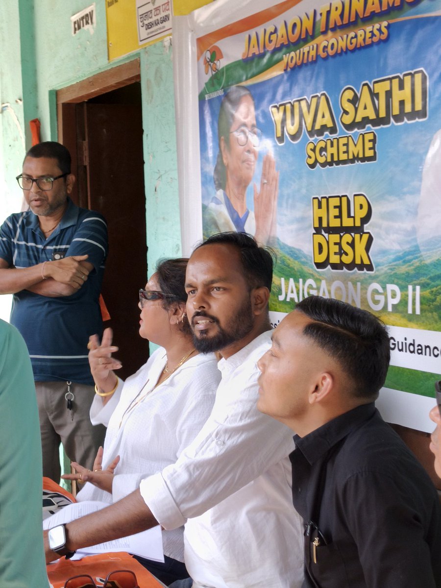 AITCakashH's tweet image. 🔥 Yuva Sathi Help Desk Camp at Jaigaon II Anchal by TMYC.
Helping youth with registration &amp;amp; benefits of Banglar Yuva Sathi Scheme.

🙏 Thanks to CM @MamataOfficial &amp;amp; Youth Icon @abhishekaitc for empowering youth.

#YuvaSathi #TMYC  #Kalchini #Alipurduar #BanglarGorboMamata