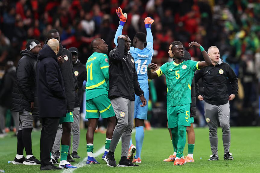 🇲🇺Sobha, membre du bureau exécutif la CAF:

"Je demande pardon au Maroc pour l'injustice dont ils ont été victimes;

Les règles n'ont pas été respectées, ils ont été volés

Aprés la sortie des senegalais du terrain, tous les joueurs auraient dû être sanctionnés d'un carton jaune"