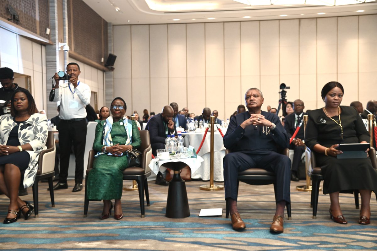 AU_HHS's tweet photo. The vision articulated by @_AfricanUnion is one in which every girl is able to exercise her full rights, free from harmful practices that constrain her
opportunities &amp; predetermine her life trajectory. This vision is firmly grounded in int’l &amp; regional human rights standards. https://t.co/qL6z4zU3Dp