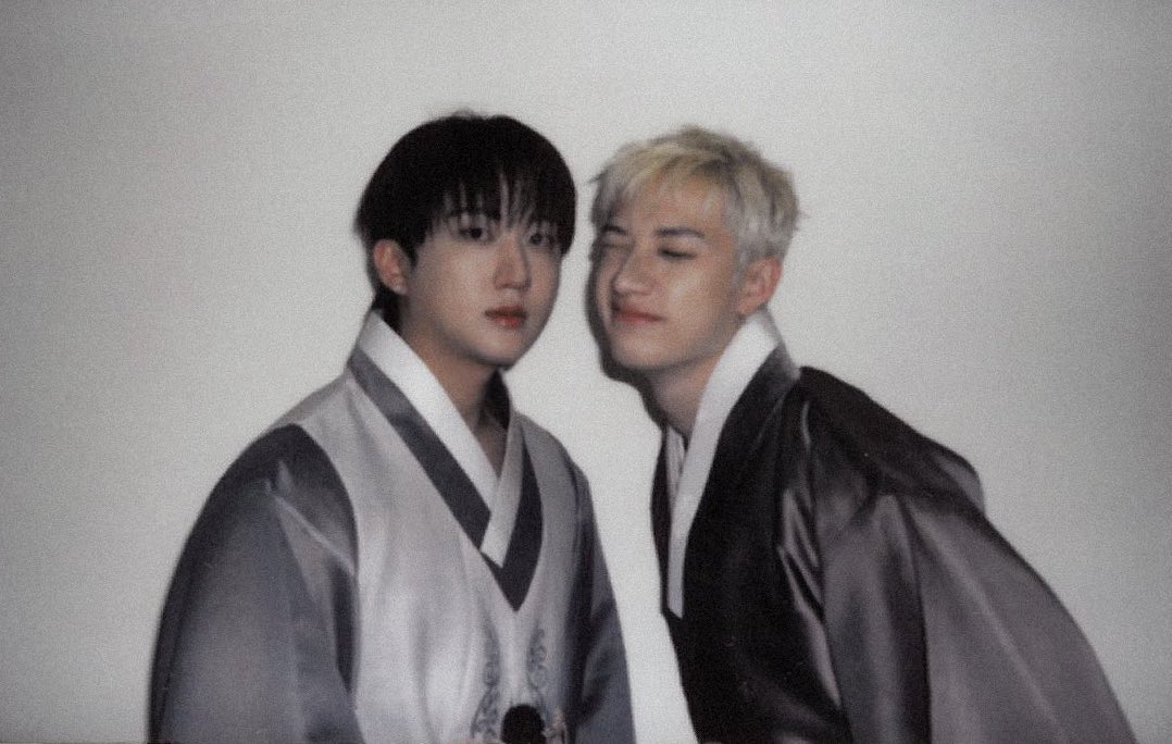 boownyz's tweet photo. HAPPY LUNAR NEW YEAR FROM MY PARENTS 🙇🏻‍♀️✨ https://t.co/spABbajdVX