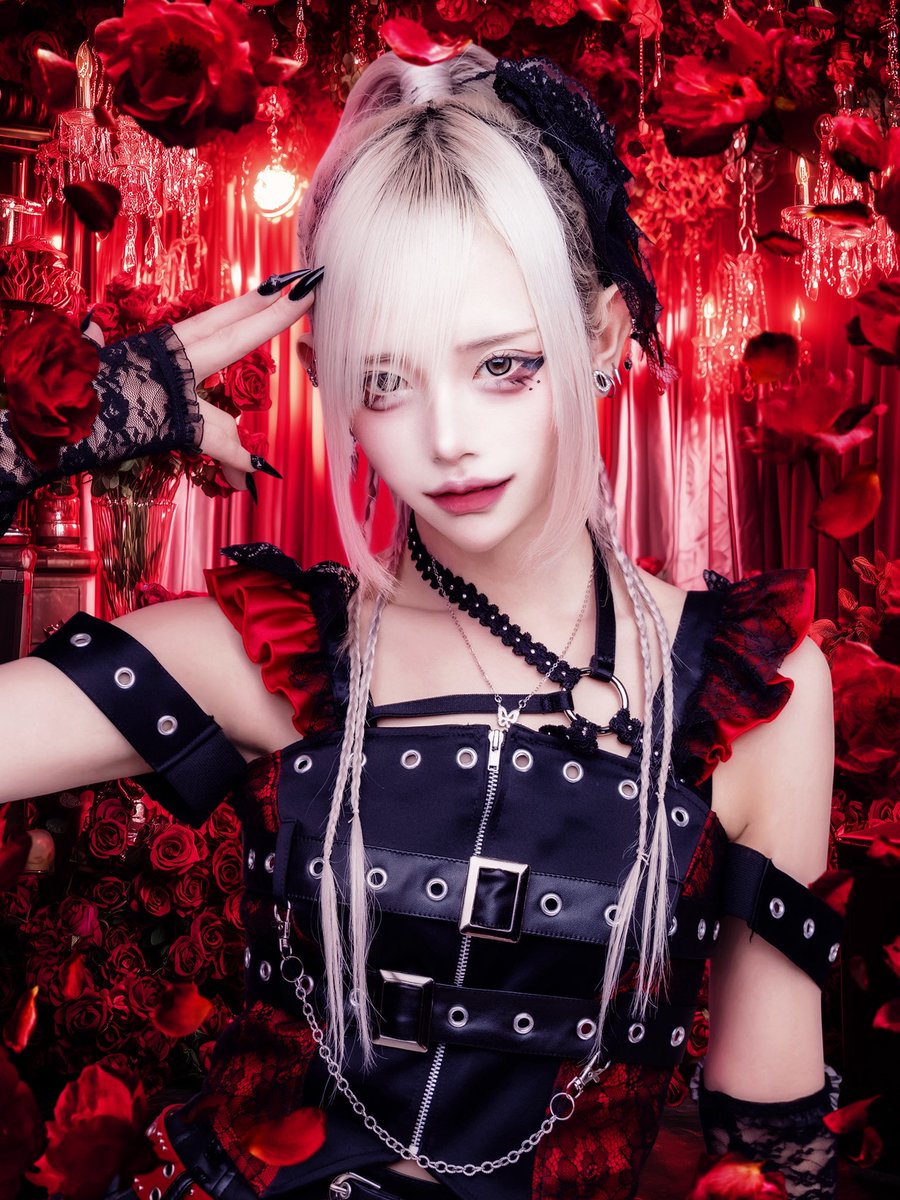 kgt_siAxx's tweet photo. 【👅ベロティカ新アー写解禁💋】

🔄550 RP達成で次のメンバー公開

⛓傀儡シア🦴

🤍 white ⟡.·

🕯6月25日

💻 Instagram
➥ 【 https://t.co/8ORY6CYrxr 】

💻TikTok
➥ 【https://t.co/WBGyDiJNP7 】

『最後の吐息まで訊かせて』

#ベロティカ
#verotica
#サークルライチ
#秘密の遊び https://t.co/jh5M4jkP0M