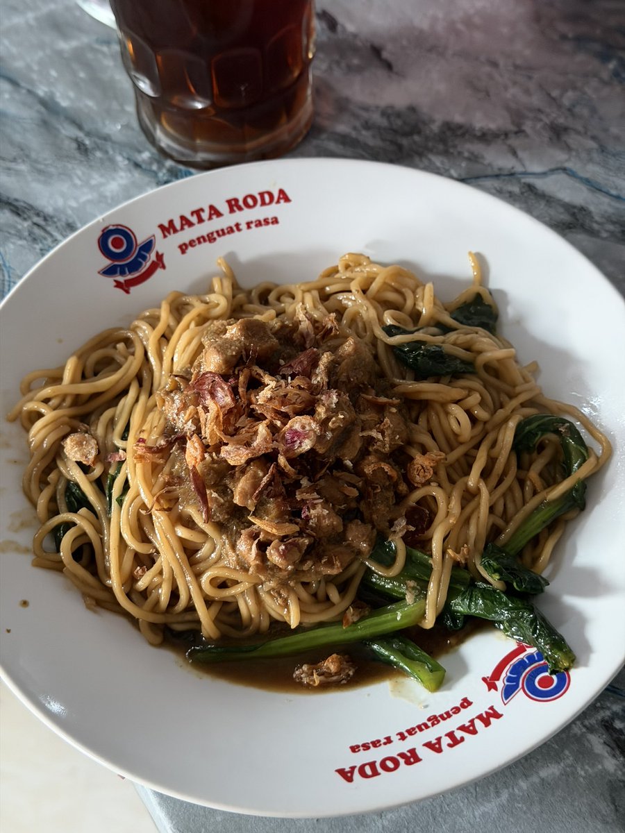 Mie Ayam Pak Siswanto yang viral di jl. Bantul itu, buka cabang di Segoroyoso, Pleret.

Untuk mie ayam gorengnya, tekstur dan kematangan seperti indomi goreng dengan bumbu yang lebih intens.