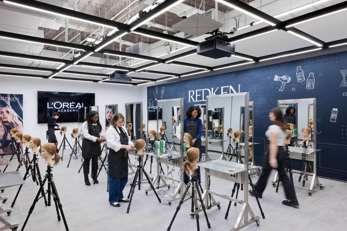 gensler_design's tweet photo. Located at Hudson Yards, the L’Oréal Academy transforms former retail space into a flexible, high-capacity learning environment that strengthens professional engagement and long-term brand growth.  

📸Connie Zhou https://t.co/X6WWnmJOud