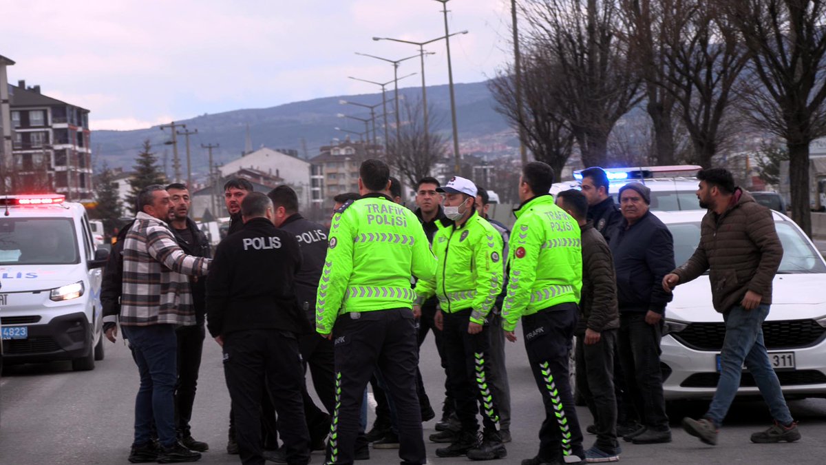 dhainternet's tweet photo. 📌 7 kişinin yaralandığı zincirleme kaza sonrası kavga çıktı; 2 gözaltı

📎 https://t.co/asxpg3CRpF https://t.co/ZJVHL5G2dB