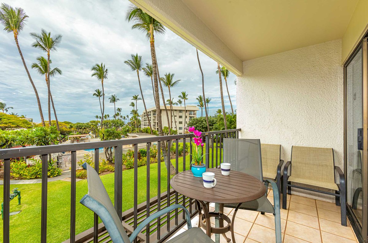 🌴🌊 Maui escape with partial ocean &amp; garden views!
Stay at Kihei Akahi Resort (Building D) — peaceful 1BR condo across from Kamaole Beach Park II.
✔ Lanai sunsets
✔ 2 pools + tennis/pickleball
✔ Beach gear included
✔ 25–30 min from Kahului Airport
mauivision.com/vrp/rentals/pr…