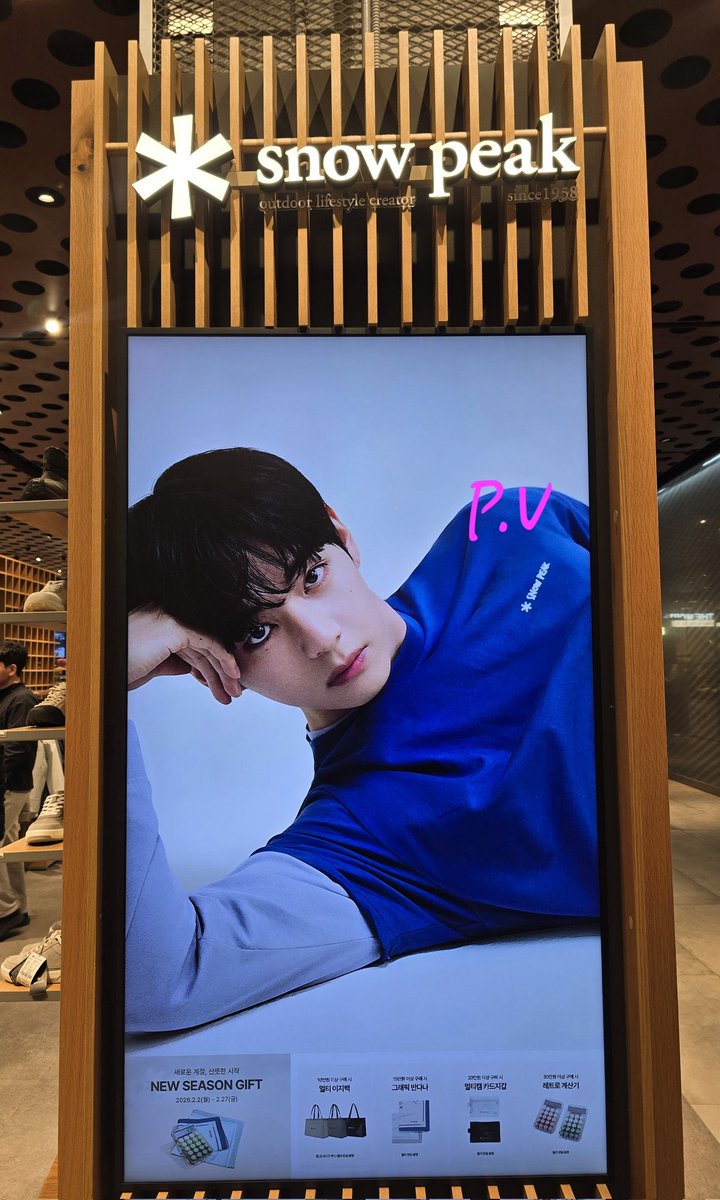 layovermoods's tweet image. OMG NEW PICTURES OF TAEHYUNG FOR SNOWPEAK 😭🔥

SNOW PEAK AMBASSADOR V
V FACE OF SNOW PEAK APPAREL
#TaehyungxSnowPeak
#VxSnowPeakApparel