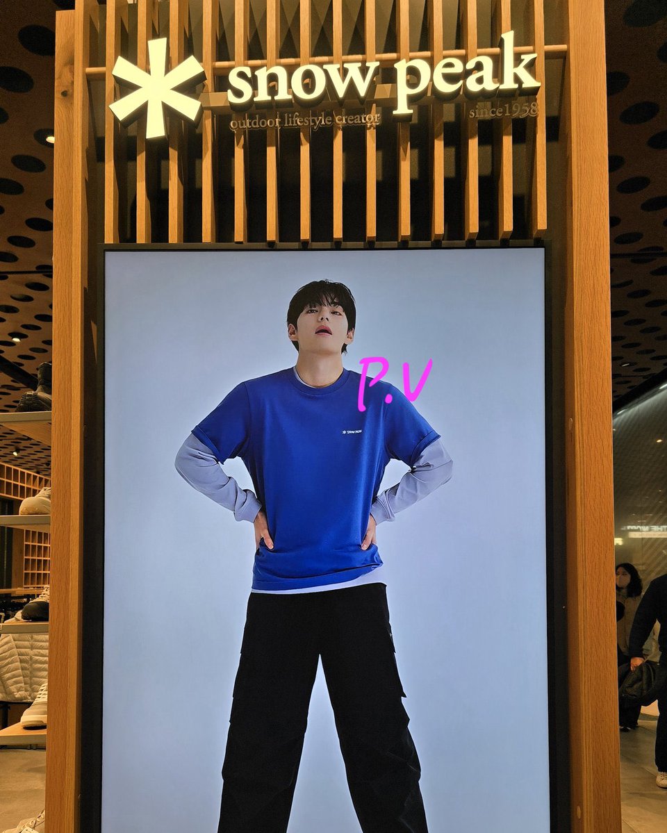 layovermoods's tweet image. OMG NEW PICTURES OF TAEHYUNG FOR SNOWPEAK 😭🔥

SNOW PEAK AMBASSADOR V
V FACE OF SNOW PEAK APPAREL
#TaehyungxSnowPeak
#VxSnowPeakApparel
