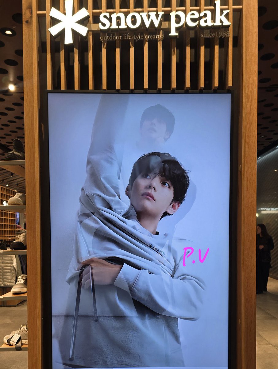 layovermoods's tweet image. OMG NEW PICTURES OF TAEHYUNG FOR SNOWPEAK 😭🔥

SNOW PEAK AMBASSADOR V
V FACE OF SNOW PEAK APPAREL
#TaehyungxSnowPeak
#VxSnowPeakApparel
