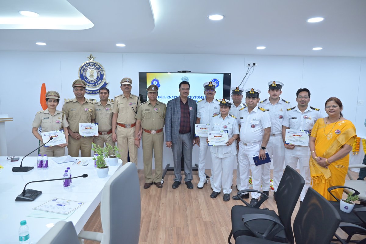 customsnagpur's tweet photo. International Customs Day 2026 event saw participation from Importers, Exporters, Custodians, Customs Brokers &amp; other stakeholders. Customs officers were honoured for exemplary performance, and top Importers, Exporters and CHAs were awarded by Nagpur Customs for FY 2025–26. https://t.co/BxuXKRc8Xq