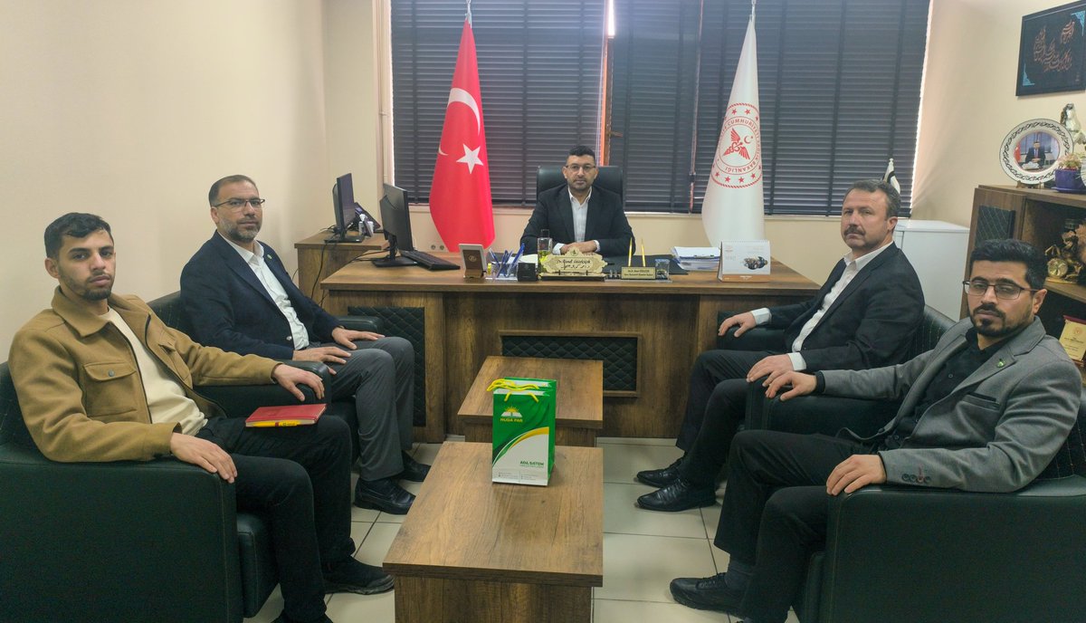 Kamu Hastaneleri Hizmetleri Başkanı Doç. Dr. Ahmet Güzelçiçek'i ziyaret ettik. 

Ziyaretimizde, Şanlıurfa’nın sorunları ve çözüm önerilerini ele aldığımız Şanlıurfa Özel platformumuz hakkında bilgilendirmelerde bulunarak, bu kapsamda hazırladığımız “Şanlıurfa’nın Sorunları ve