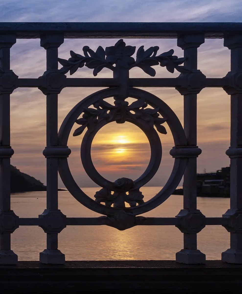 laespiga_ss's tweet photo. LA BARANDILLA.🤩

📸 @blackeyesthatlookattheligth (IG)

#GranBarLaEspiga #DonostiaSanSebastian #LaConcha #MagicSunset #DonostiaMaiteZaitut https://t.co/aVE7CrCJ5C