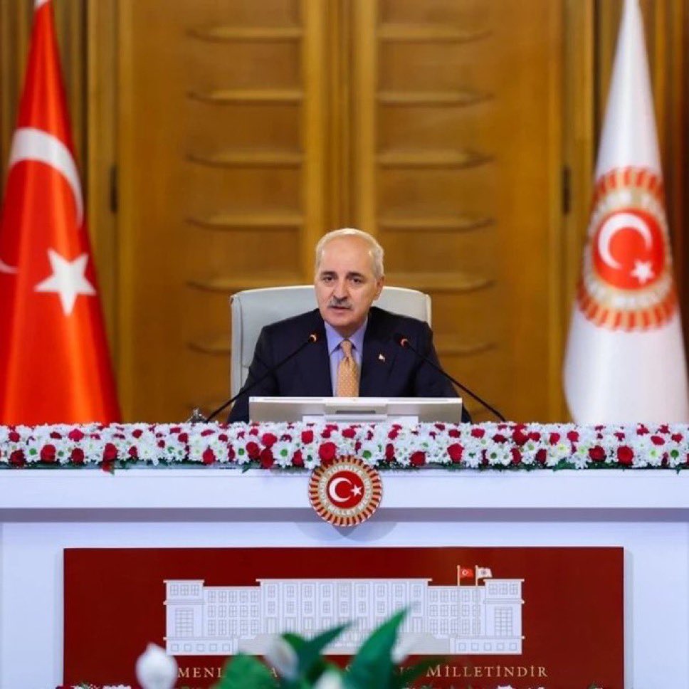 Terörsüz Türkiye raporu tamamladı.

Numan Kurtulmuş: 88 saat çalışma yapıldı, 4.199 sayfa tutanak tutuldu. Bu rapor, af mahiyetinde değildir.