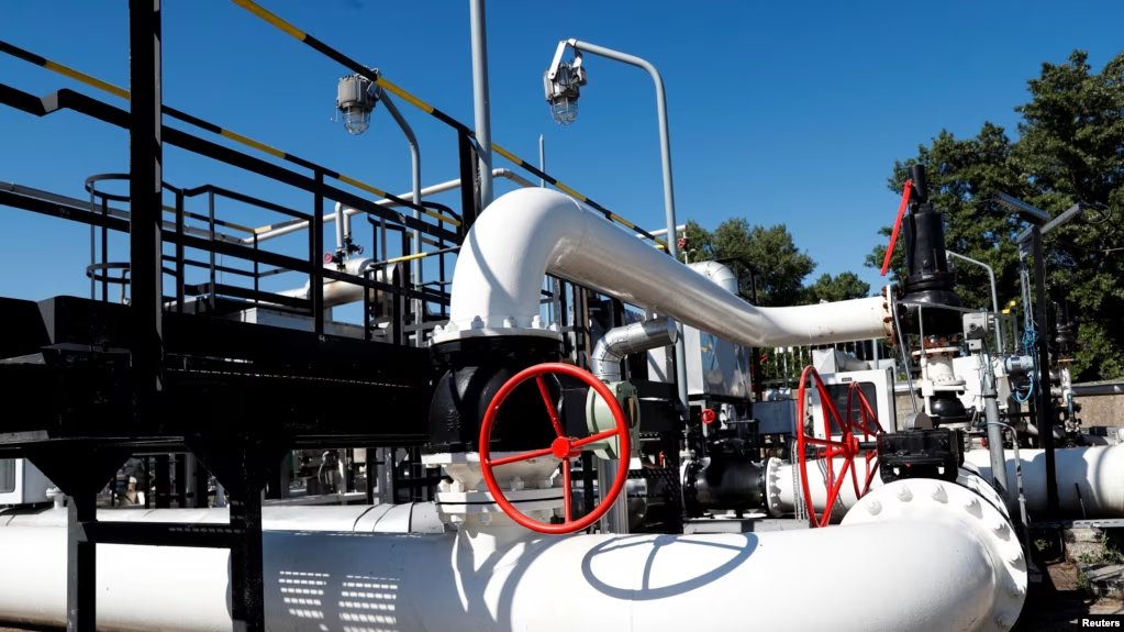 The European Commission is pressuring Ukraine to repair the Druzhba pipeline, damaged by the Russian attack, in order to restore Russian oil deliveries to Slovakia and Hungary – Sky News.

Excuse me, but the EU is led by a bunch of hypocritical, lying, corrupt scumbags.