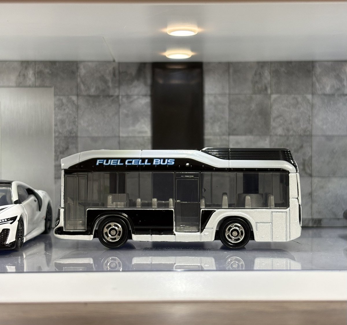 tomifan0417's tweet image. トミカ
No.82
トヨタ SORA
scale 1/137

 #トミカ  #トヨタSORA  #FUELCELLBUS  #燃料電池バス