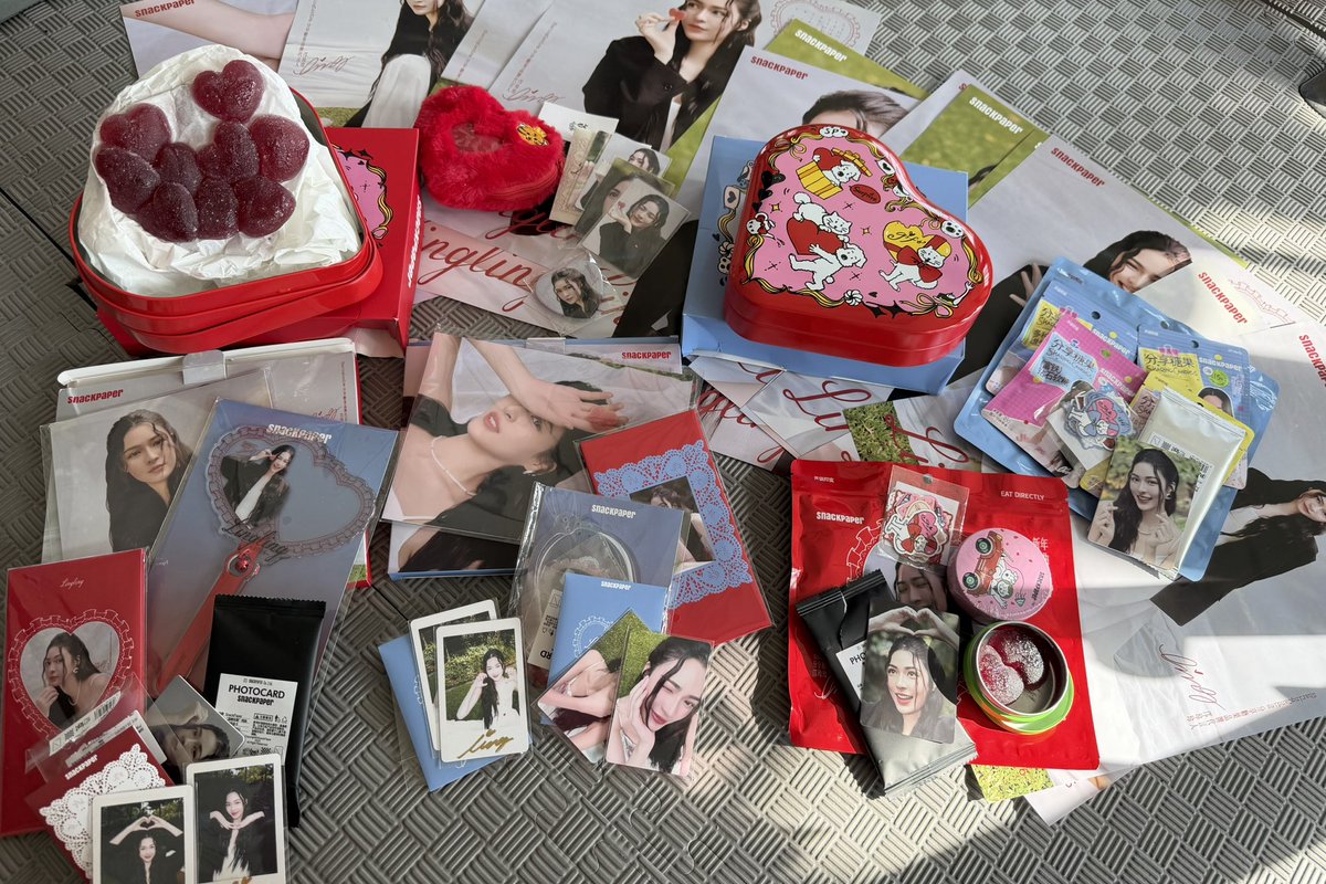 okyoyo42's tweet photo. มาหาแม่แล้ว😋💕อะไรเป็นอะไร เยอะมาก😅💕
แต่เยลลี่อร่อยจริง เคี้ยวฉ่ำๆ รสชาติดีมาก กู๊ด กู๊ด😘
SnackPaper x Lingling Kwong
#SnackPaper #SharingCandies
#Linglingkwong #หลิงหลิงคอง
#reviewjeenjeen
@linglingsirilak https://t.co/NzKRhnzU8N