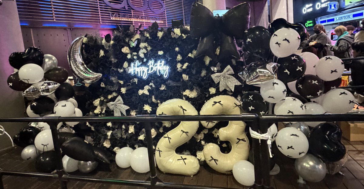 きりちゃんお誕生日おめでとうー！！フラスタかわいい（ ; ; ）💙✨