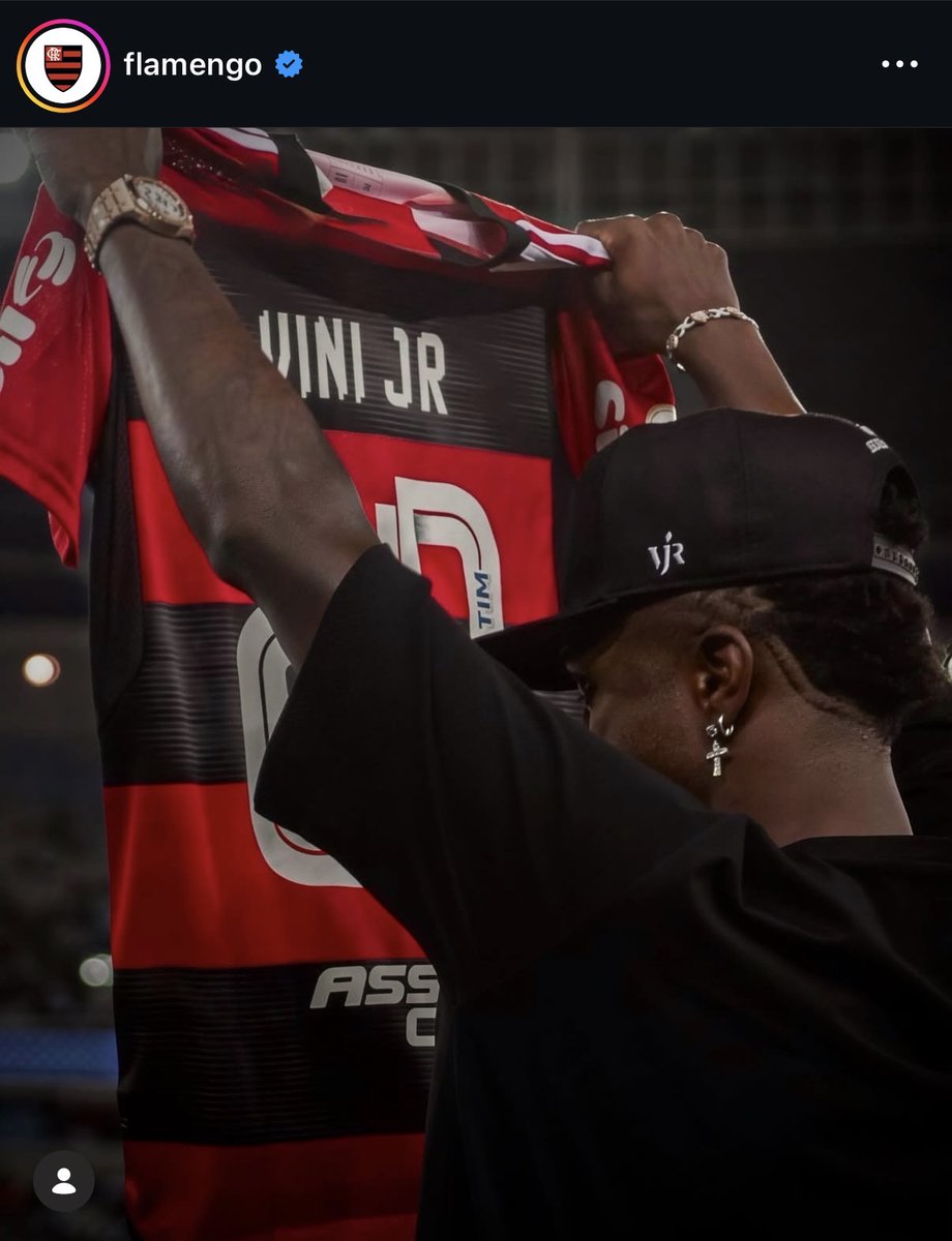 🚨 Official Flamengo statement: 

“What Viní Jr. experiences isn't just about football.

There's a boy there who dreamed, who fought, who overcame so much to be where he is. And it hurts to see someone attacked simply for being who they are.

His dancing is pure joy. It's