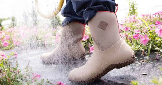 £99 waterproof boots 'last years' and are perfect for mud and snow
mirror.co.uk/money/shopping…