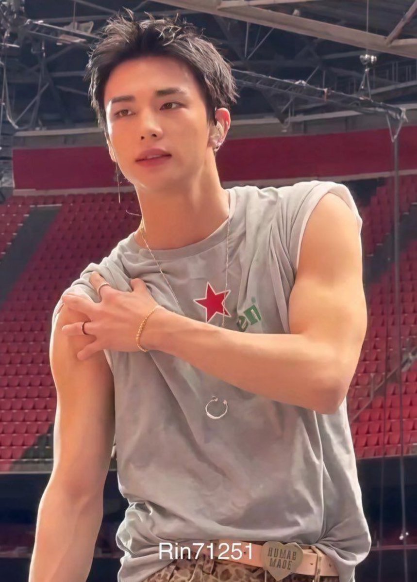 hes so hot ughhhhhhhhhhhh