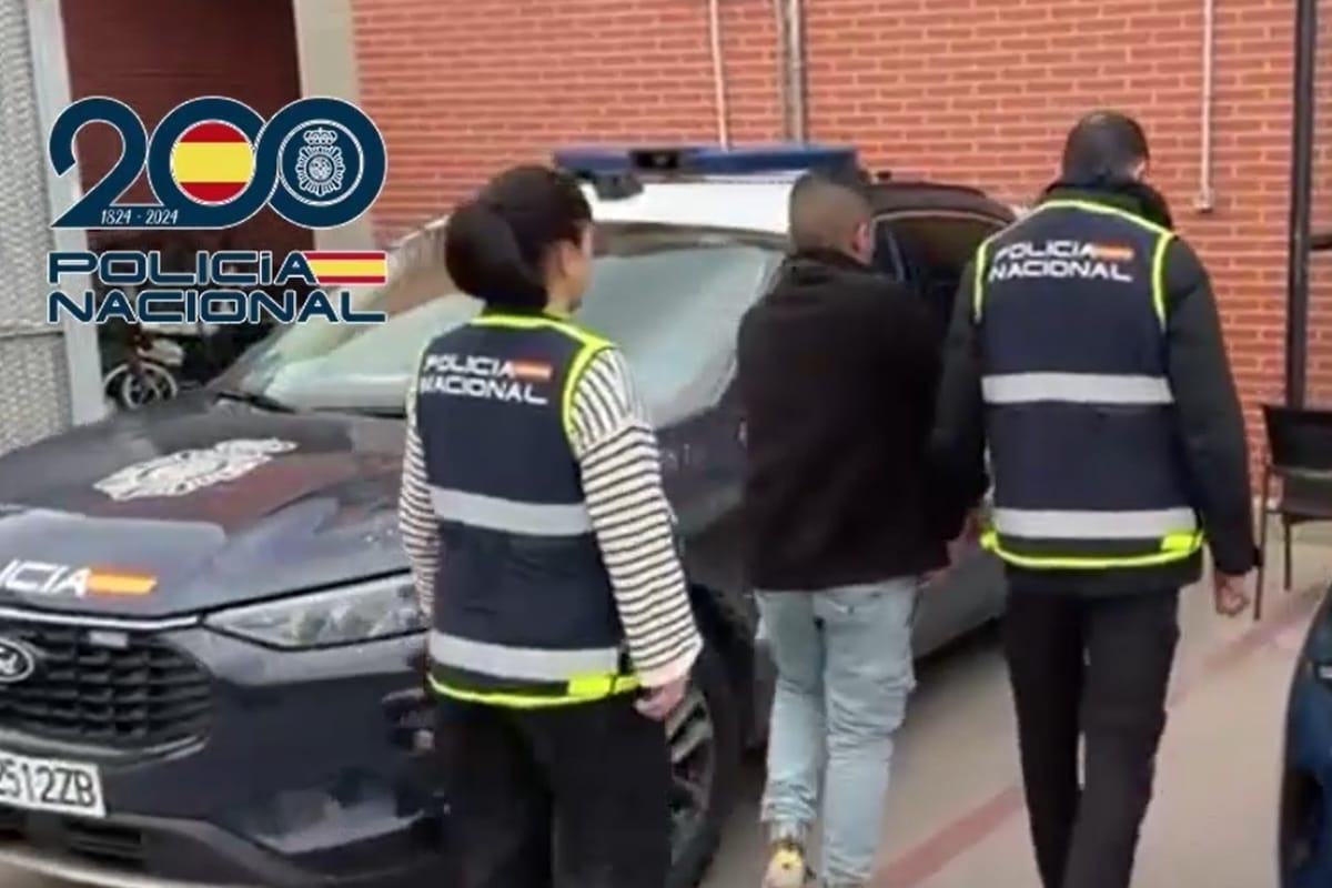 Detenido por intentar contratar a la Mara Salvatrucha en Murcia. Les habría encargado un asesinato por 3000 euros.

Es vergonzoso que esto pase en España; las bandas son una realidad en los barrios obreros.