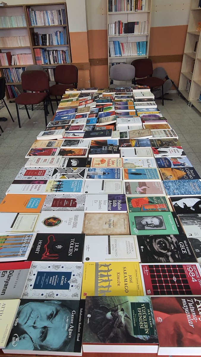 MadranAL_09's tweet photo. Okulumuz Türk dili ve edebiyatı öğretmeni Ayşe KARAGÖLLÜ aracılığıyla BORUSAN Kocabıyık Vakfı tarafından okulumuza bağışlanan 118 harika eser için Çine Madran Anadolu Lisesi öğretmen ve öğrencilerinden Vakfımıza sonsuz  teşekkürler  ederiz.🙏
#borusankocabıyıkvakfı
@MadranAL_09 https://t.co/q8ToNx6YGt