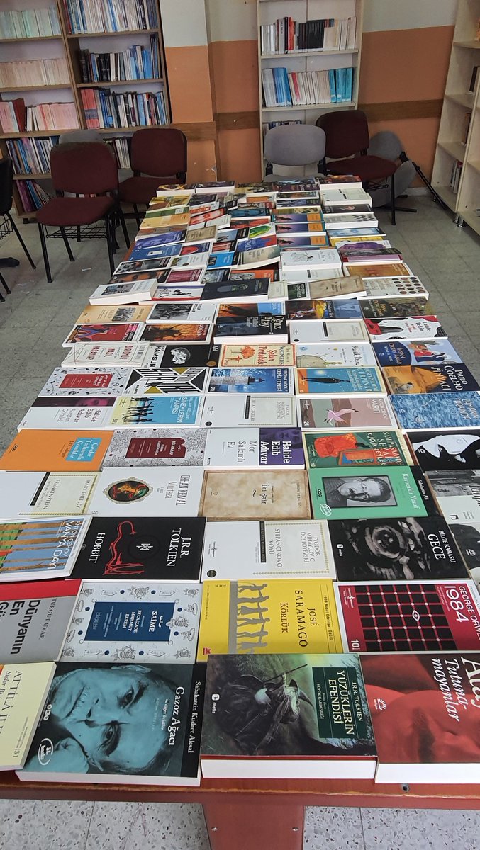 MadranAL_09's tweet photo. Okulumuz Türk dili ve edebiyatı öğretmeni Ayşe KARAGÖLLÜ aracılığıyla BORUSAN Kocabıyık Vakfı tarafından okulumuza bağışlanan 118 harika eser için Çine Madran Anadolu Lisesi öğretmen ve öğrencilerinden Vakfımıza sonsuz  teşekkürler  ederiz.🙏
#borusankocabıyıkvakfı
@MadranAL_09 https://t.co/q8ToNx6YGt