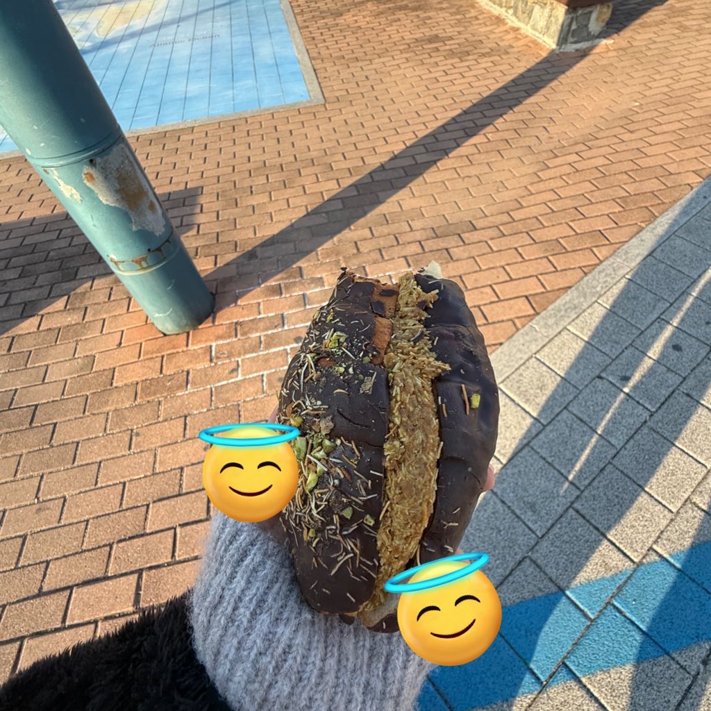 conroroo's tweet photo. 오늘도 여수 출석합니다
두바이소금빵 >_< https://t.co/DDO8tU6JfO