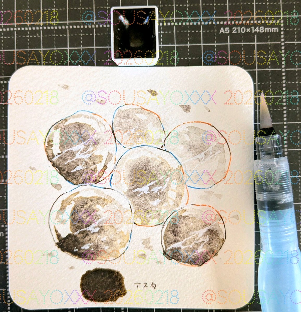 【日陰石(ひかげいし)】
中部の月の遺跡で見つけることが出来る不思議な石。新月の時のみ採れる。
石の影が不定期に揺らめいている。
このままだと何も使えない。
とある魔法道具の材料の1つ。
#架空素材記録 316日目