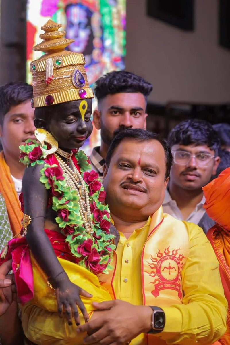 SudarshantvHR's tweet photo. आपकी निर्भीक आवाज़ यूँ ही सच का परचम लहराती रहे,
आपकी कलम और शब्दों में हमेशा वही तेज बना रह���।
प्रभु आपको स्वस्थ जीवन, दीर्घ आयु और निरंतर प्रगति का आशीर्वाद दें।
जन्मदिन की ढेरों शुभकामनाएँ!"@⁨Suresh Chahwan⁩ sir🙏 https://t.co/pJXqbVPYmj