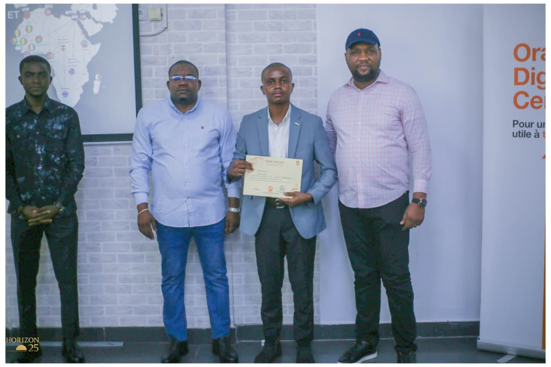 makualaerick2's tweet photo. Bel échange avec les Jeunes entrepreneurs ayant suivi la formation sur les Stratégies entrepreneuriales et détection des opportunités à Orange Digital Center. 

@FnjecRDCongo @Orange__RDC https://t.co/MKosYeIcdc