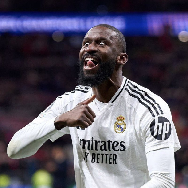 Vamos a ver, tonto de los cojones, compartes vestuario con este HIJO DE PUTA, que hizo el gesto de degollar a aficionados del Atlético de Madrid en el Metropolitano. Y encima le reísteis la “gracia”. Lecciones las justas, hipócrita.