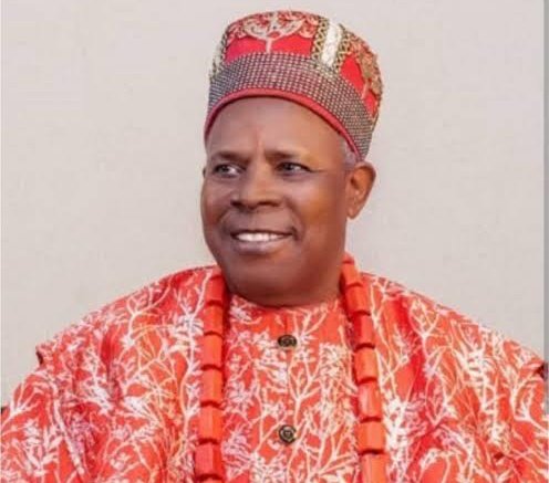 HRH Dr. Lawrence Agubuzu, Igwe Ezema Olo of the ancient Olo Kingdom in Ezeagu, Enugu State, is trending in a viral video after urging Bola Tinubu to release Nnamdi Kanu from detention in Sokoto.