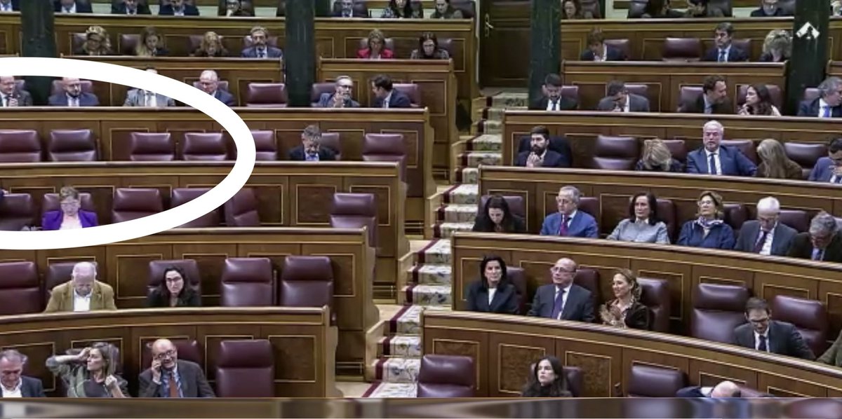 09.58. Y concluye por hoy la jornada laboral de los cuatro diputados de <a href="/PODEMOS/">Podemos</a> en el Congreso!