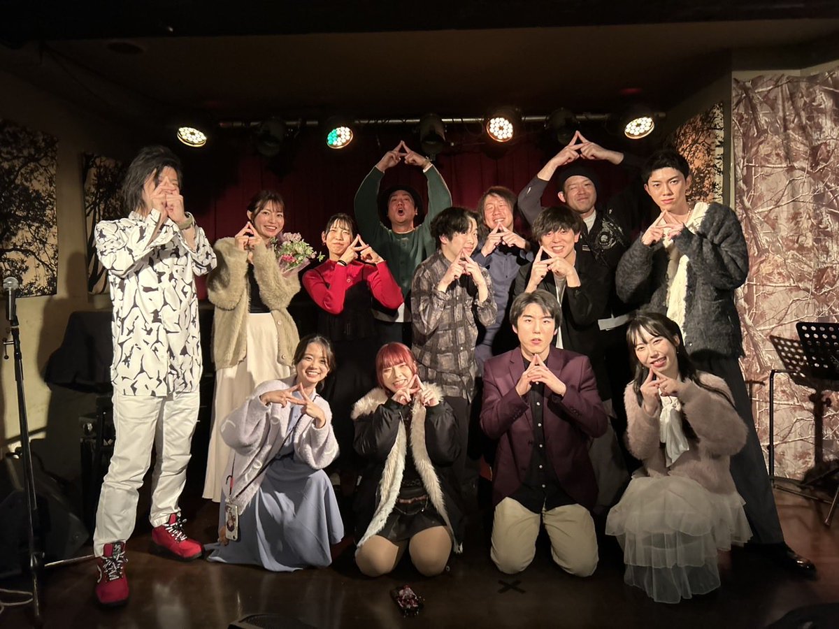 fujitadaigo's tweet photo. 昨日は音ノ屋ミュージックスクール東京校のライブでした！
会場にお越し頂いた皆様、ありがとうございました！
そして、出演者、バックバンドの皆さん、バンマス纐纈悠輔、お疲れ様でした！
最後はOTONOYAのAマークで笑

#音ノ屋ミュージックスクール
#ミュージックスクール
#ボイトレ
#御茶ノ水 https://t.co/NPhLnMluLf