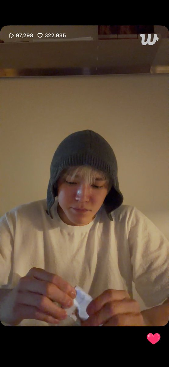 zzuknow's tweet photo. 최근에 핑핑 태용 보면서 언제 또 이런 라방 볼 수 있나..했는데 생각보다 빨리오다...ㅜ 이런 효자가 없음 라방 조온습완벽 태용 완벽 https://t.co/OtPDbYj11s