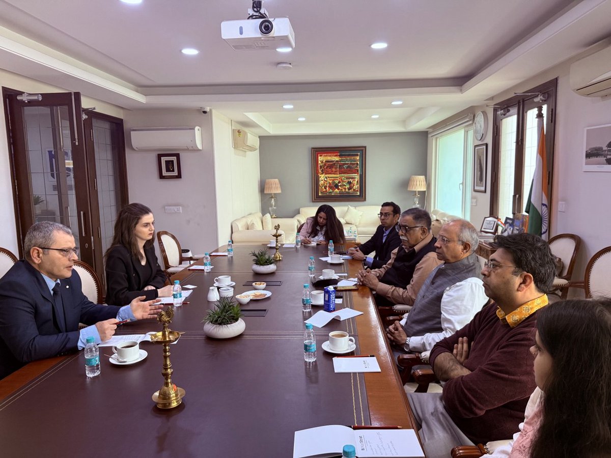 CenterOrbeli's tweet photo. Feb 13 — Representatives of the Orbeli Analytical Center met with the NatStrat leadership to discuss Armenia–India relations, regional developments, and expanding institutional cooperation.

#Armenia #India https://t.co/JXJEAQOY4B