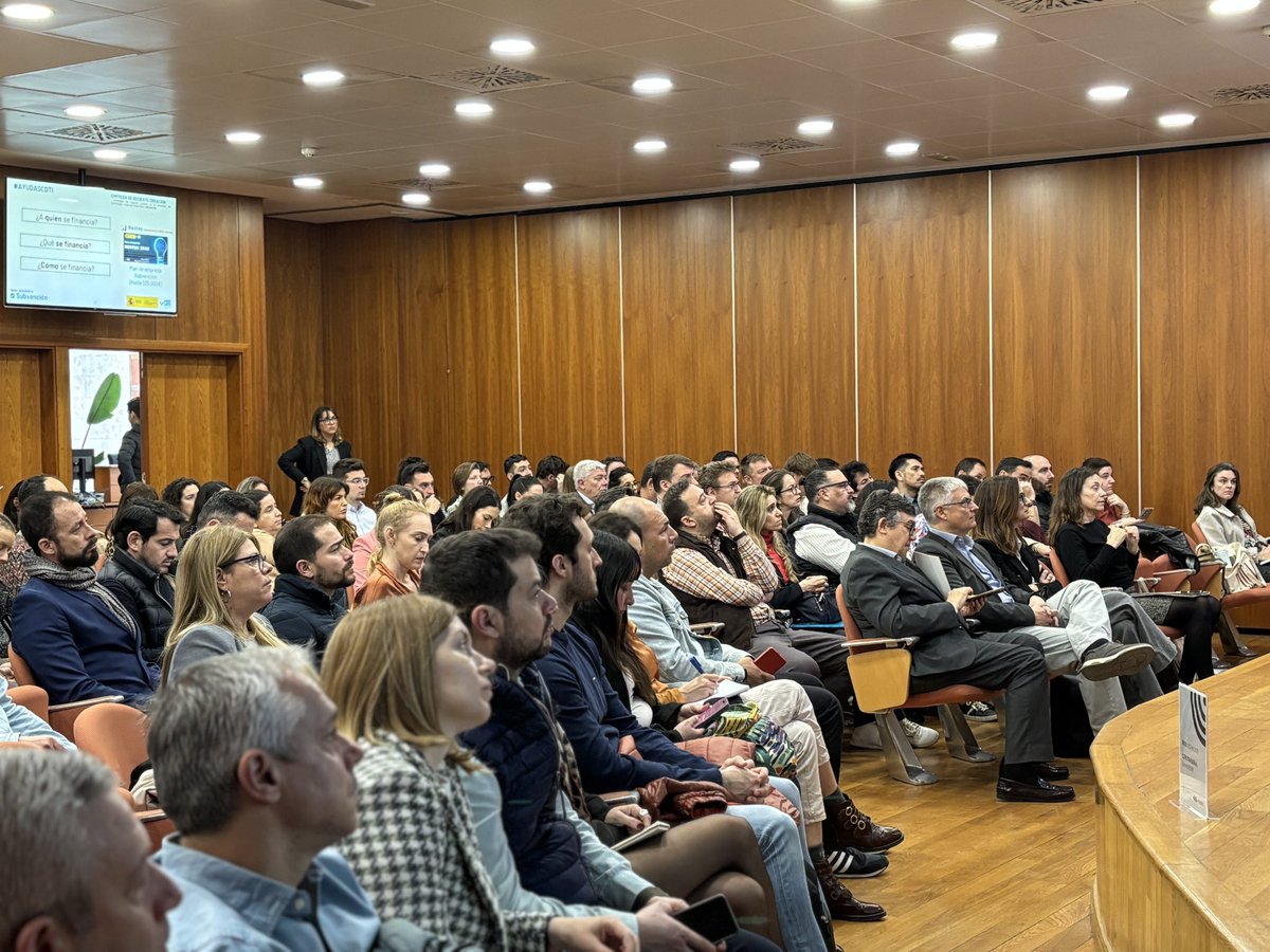 ceeivalencia's tweet photo. Hoy, en ADEIT, reunimos a startups y pymes para informarles de las principales líneas de financiación pública en innovación 2026 con representantes de @CDTI_innovacion , @enisa, AVI, @GVAivace y @GVAivf.

➕ networking
➕ reuniones one to one

#FocusPyme https://t.co/pDCaUzTRtu