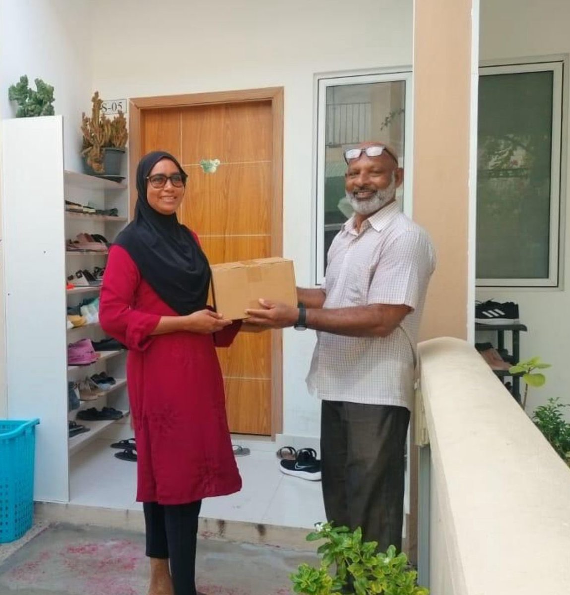 Adamshareefz's tweet photo. މިހނގާ 1447ހ. ވަނައަހަރުގެ ރަމަޟާންމަހާ ގުޅިގެން ސަރުކާރުން ދެއްވާ ރޯދަ ހަދިޔާގެ މަސްދަޅުކޭސް، މާލޭ ސަރަހައްދުގައި އެކިސަބަބުތަކާހުރެ ނުލިބިވާ ފަރާތްތަކަށް ދޫކުރުން މުލަރޯދަ ދުވަހާއި ހުކުރު ދުވަސް ފިޔަވައި ކޮންމެ ދުވަހެއްގެ ރޭގަނޑު 9:30 އިން 11:00 އަށް، އެމްސީއެލްޕީގެ  ޕަބްލިކްވަރކްސް ފެންޑާ (މާފަންނު ޓްރެކްދަނޑު ކައިރި)، އަދި ހުޅުމާލޭ ފޭސް 1 އާއި ފޭސް 2 ގައި ހުންނަ މިފްކޯގެ ފިހާރައިން ކުރިޔަށް ގެންދާގޮތަށް ވަނީ ހަމަޖެހިފައި.