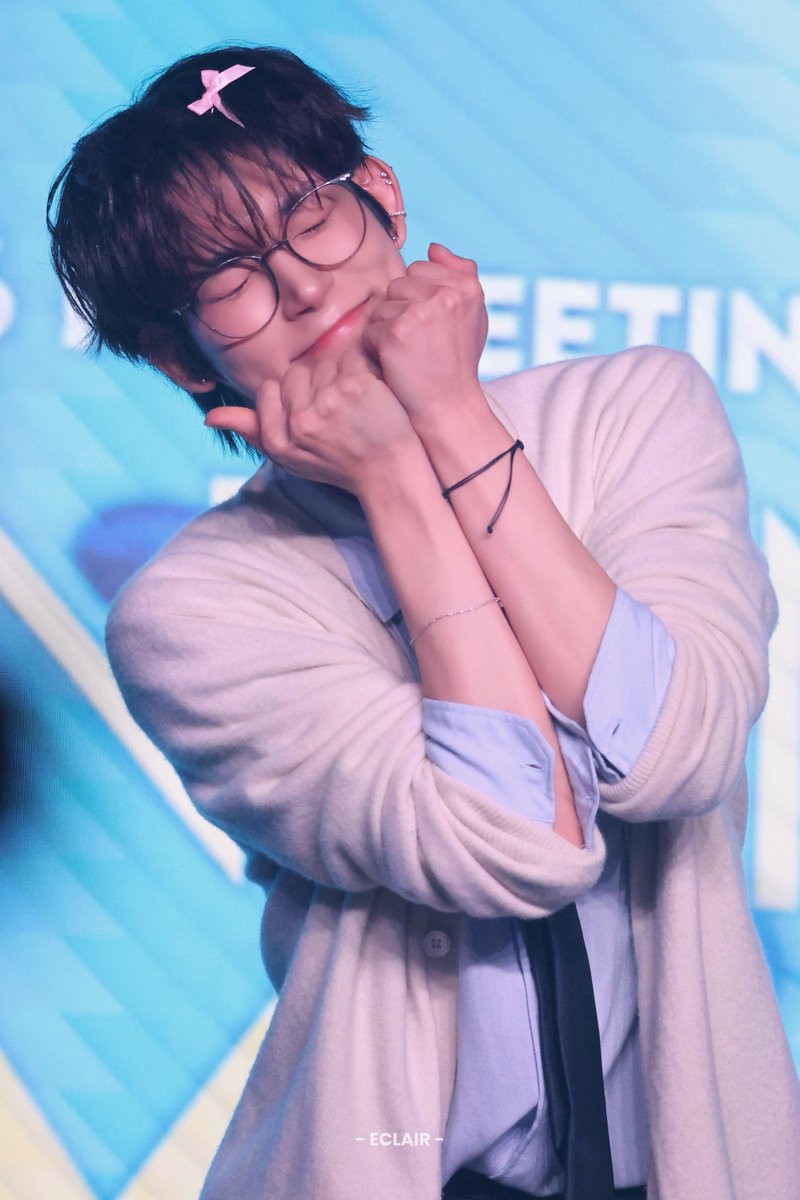 ᴇᴄʟᴀɪʀ tweet media