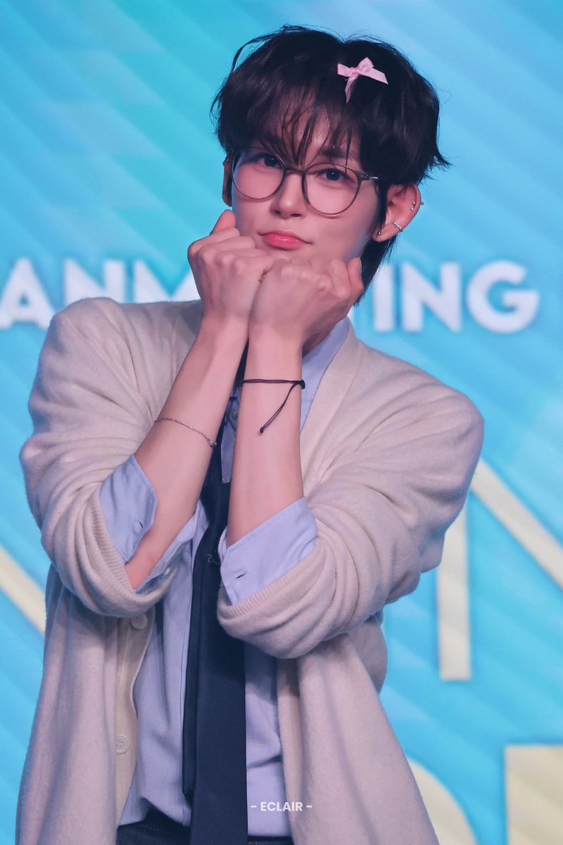 ᴇᴄʟᴀɪʀ tweet media