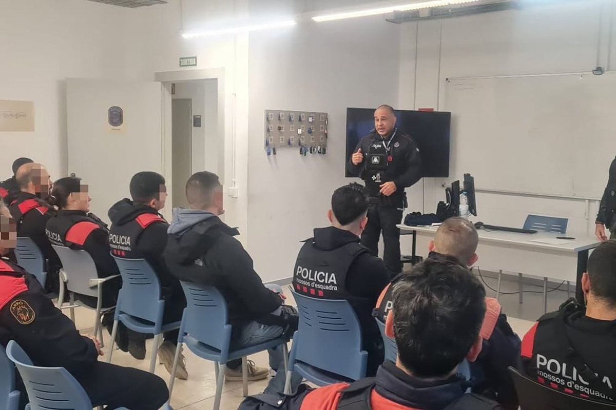 Este ultraderechista de Desokupa se llama Octavio de Paula y es el formador de los agentes de los Mossos en Catalunya.