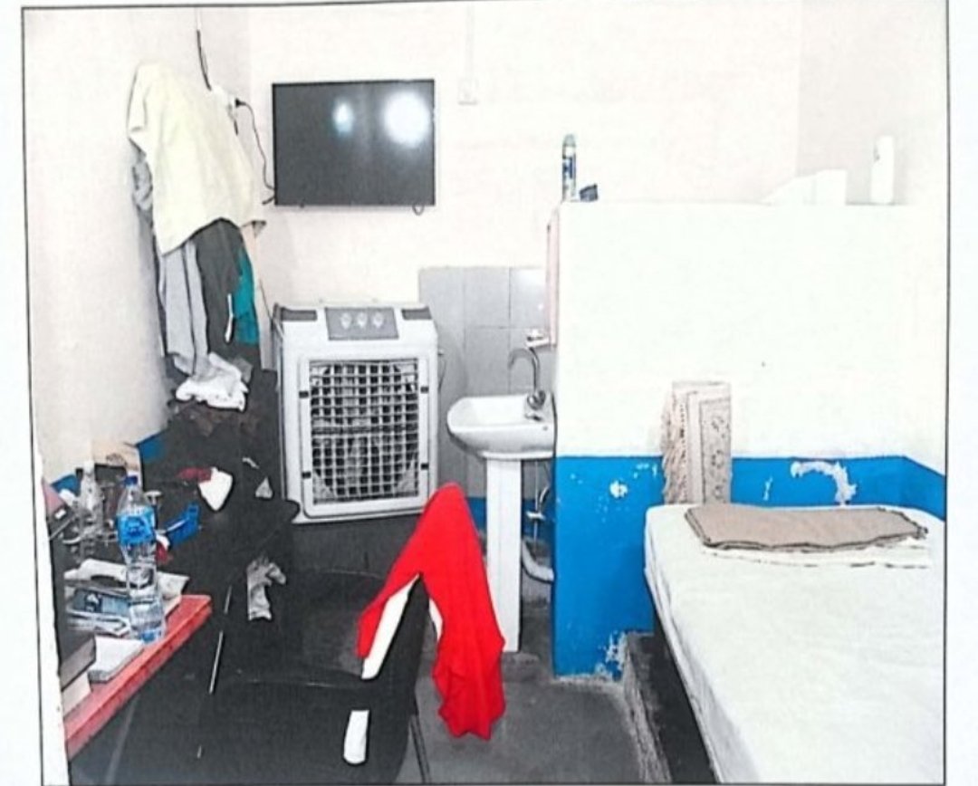 biffsquiggled_'s tweet photo. Look at the stark contrast between the two cells. Look at the bathrooms. You can't change facts no matter how hard you try to twist them.

False equivalences don't change reality. They just expose your ignorance, intellectual bankruptcy, &amp; hypocrisy. https://t.co/hR1XZyYNfO https://t.co/FPPAKuqlur