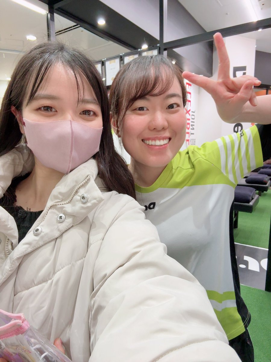 DS_0106a's tweet photo. 身体の使い方を勉強させてもらいに
松田店長のストレッチ受けさせて頂きました！！
ストレッチしながらたくさん教えて頂きありがとうございました！！
途中、崎山トレーナーにもして頂き贅沢すぎました💞

教えて頂いたことを意識しながら日々成長出来るよう頑張ります🔥 https://t.co/HomVvRUQpy